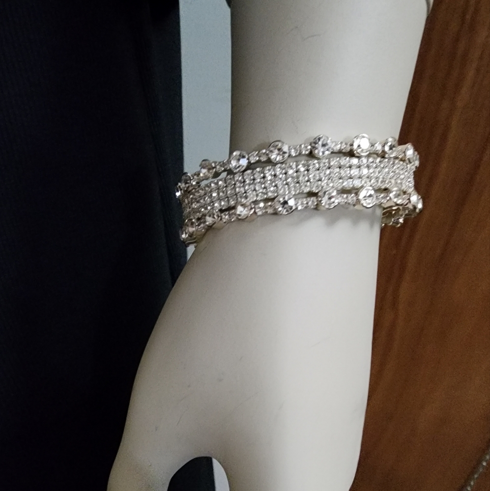 Anne Klein adjustable crystal bracelet - Picture 6 of 7